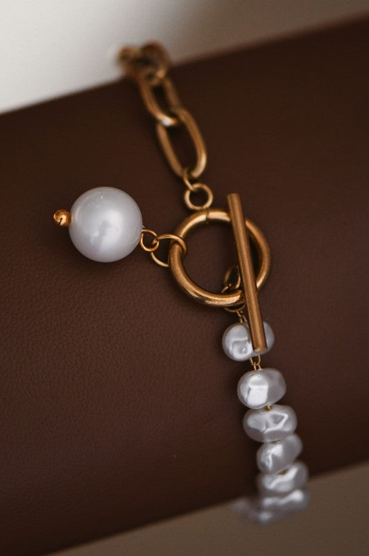 Pretty In Pearls-Bracelet