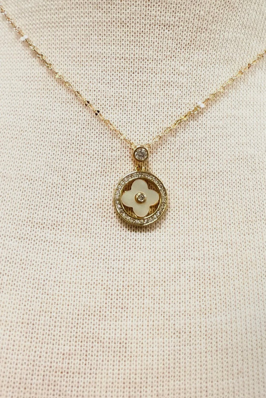 Mop Clover Necklace