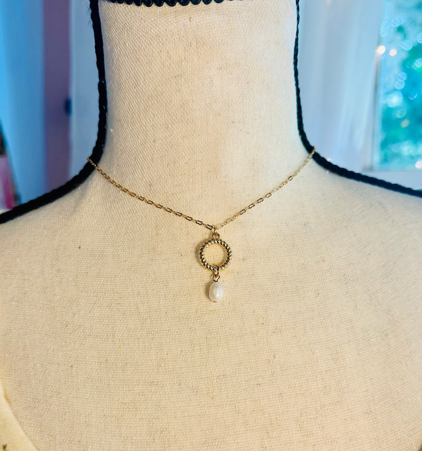 Dripping Pearl Necklace