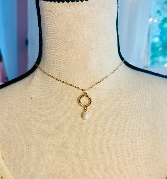 Dripping Pearl Necklace