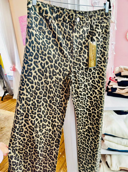 PLUS- Mid Rise Leopard Pants