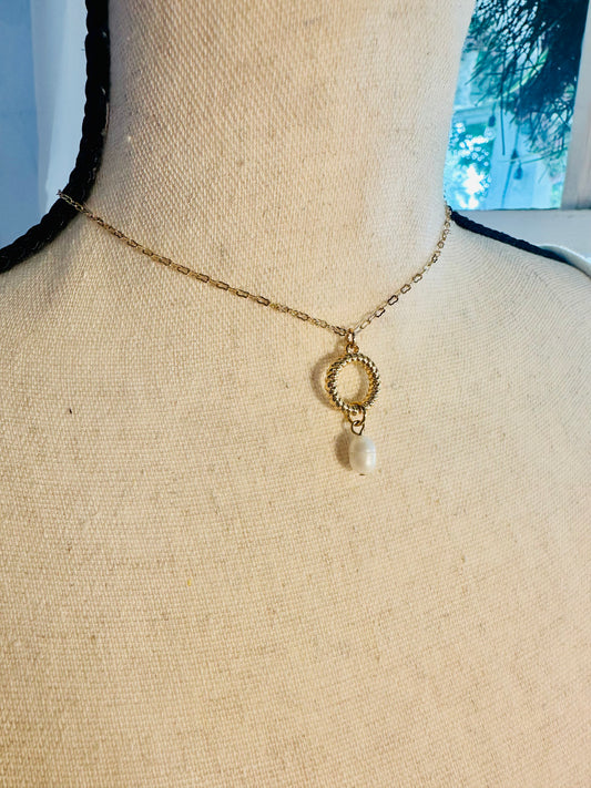 Dripping Pearl Necklace