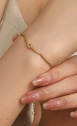 Dainty Knot Bracelet