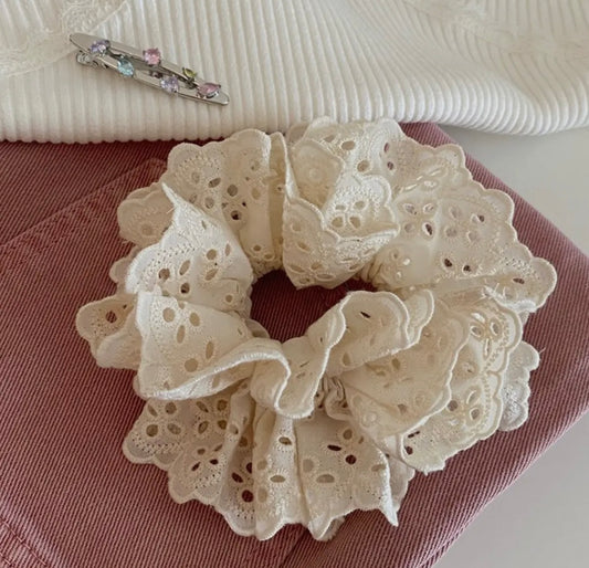 Lace Hallow Hair Tie