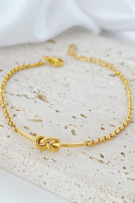 Dainty Knot Bracelet